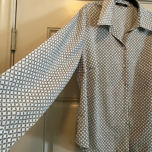 Essentials by Milano Green and White 1X blouse - Picture 4 of 4